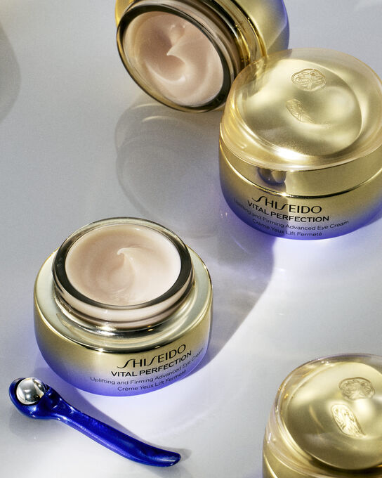 Creme de Olhos Shiseido Vital Perfection Uplifting And Firming Advanced Eye Cream